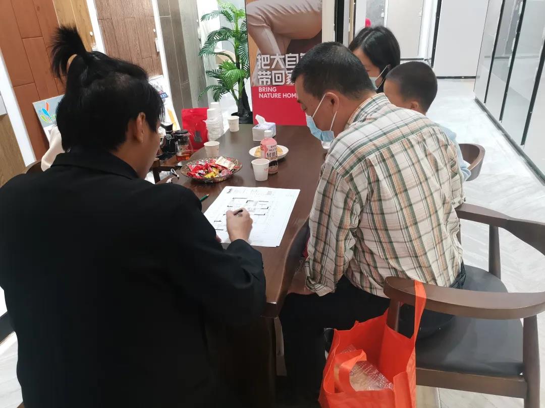 聽說，華美樂這2家店，開業(yè)第一天就被擠爆了！